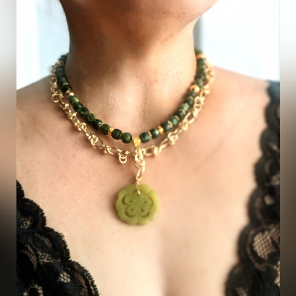 Natural Green Jade In Two Strand Gold Plated Barbed Knot Necklace With Pendant - Picture 9 of 10